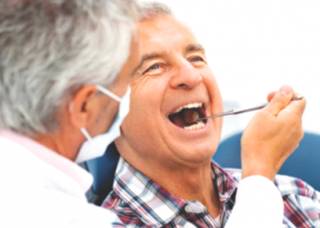 8 HÁBITOS DE SALUD ORAL QUE NECESITAS ADQUIRIR A MEDIDA QUE ENVEJECES